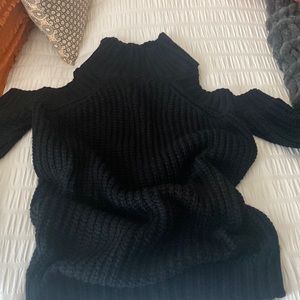 Oversized cut out shoulders sweater